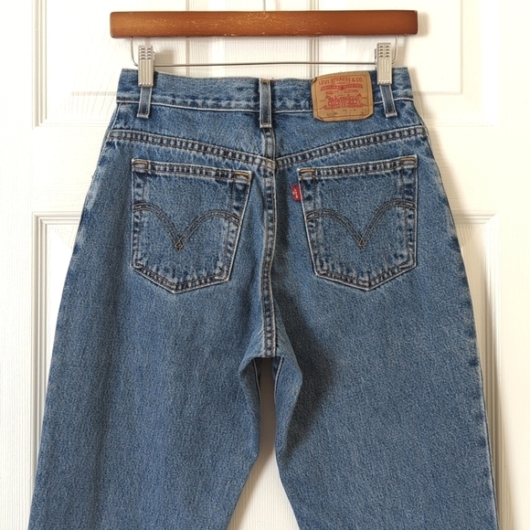 Levi's Y2K Vintage 550 Medium Wash High Waisted Relaxed Fit Tapered Leg Jeans 6 - Picture 5 of 15